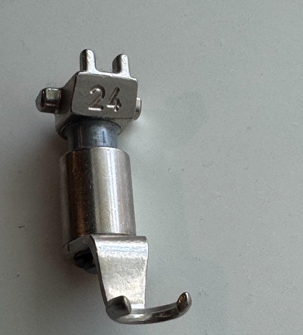 Genuine Bernina Open Toe Free Motion Foot #24 - Old Style